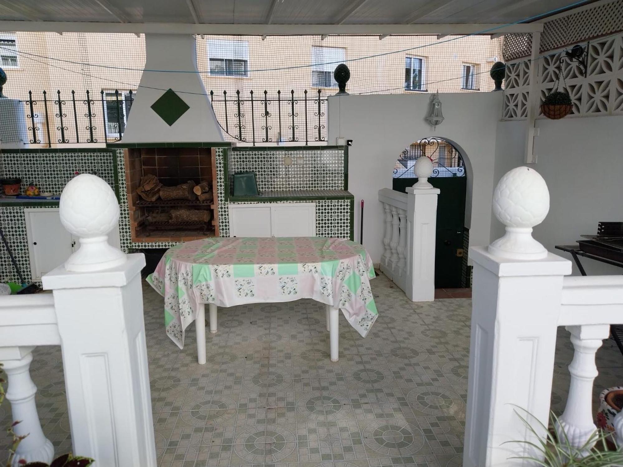 En Malaga, Torremolinos, Cerca De La Playa * Malaga